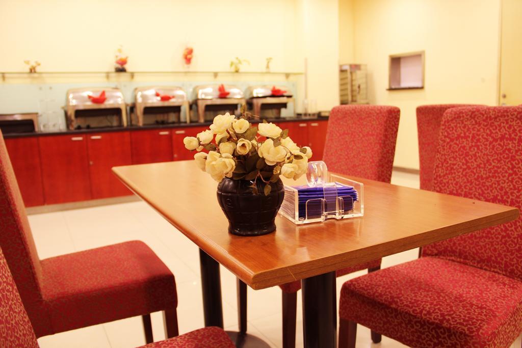 Hanting Express Shenyang Longemont Square Bagian luar foto